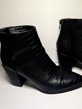 Steve Madden Julianne Black Croc Embossed Ankle Bootie Pointed Toe Zip Size 8.5
